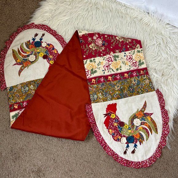 Rooster Table Runner Embroidered Crocheted Detail Floral Ruffle Trim - Picture 1 of 4